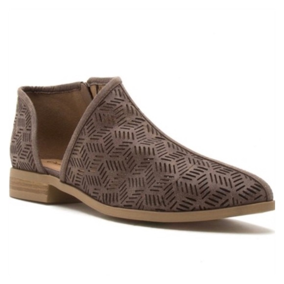 ✨Vegan Leather Perforated Slip On Booties - Picture 4 of 7